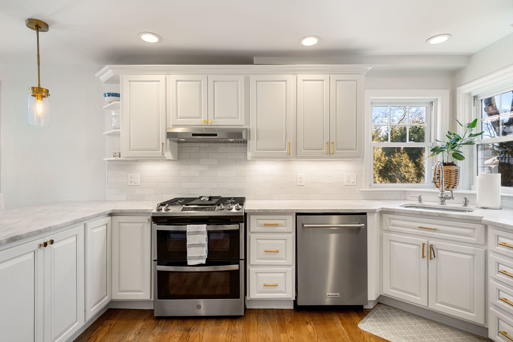 94 Greenacre Road Westwood, MA 02090 - Photo 8 of 27 Gallery Image 8