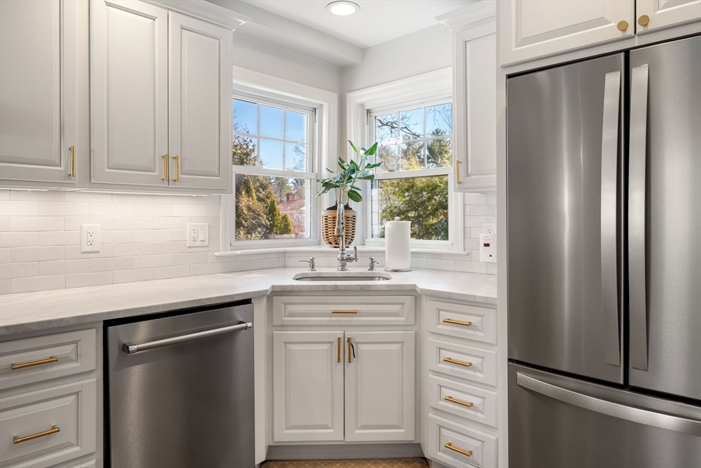 94 Greenacre Road Westwood, MA 02090 - Photo 9 of 27 Gallery Image 9
