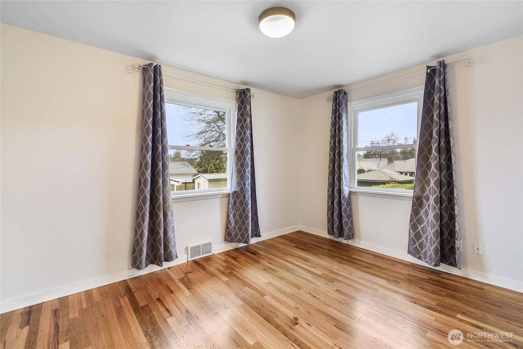 5101 Delaware Avenue Everett, WA 98203 - Photo 11 of 35