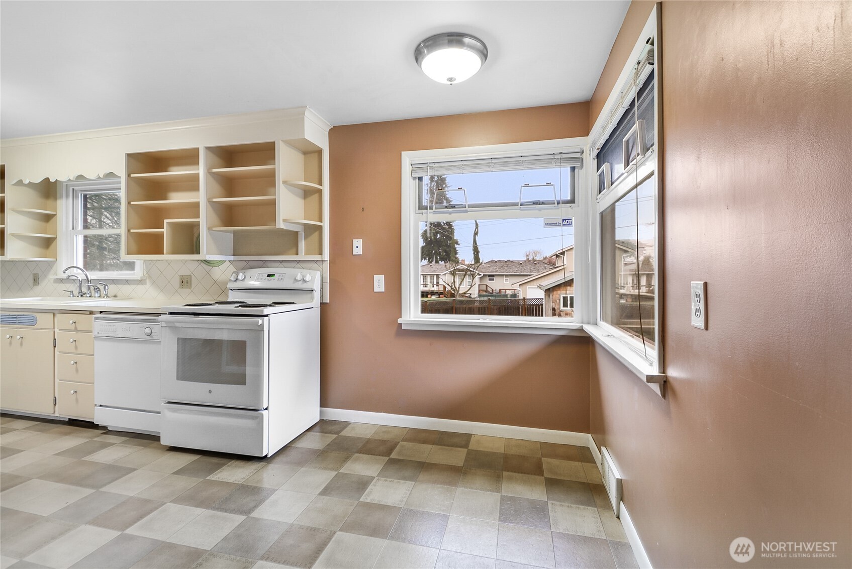 5101 Delaware Avenue Everett, WA 98203 - Photo 8 of 35