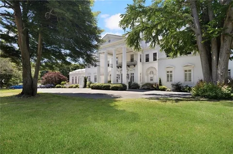 $1,265,000 | 553 Bellevue Avenue, Unit 2, Newport, RI 02840