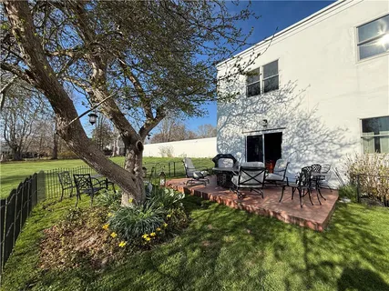 $1,265,000 | 553 Bellevue Avenue, Unit 2, Newport, RI 02840