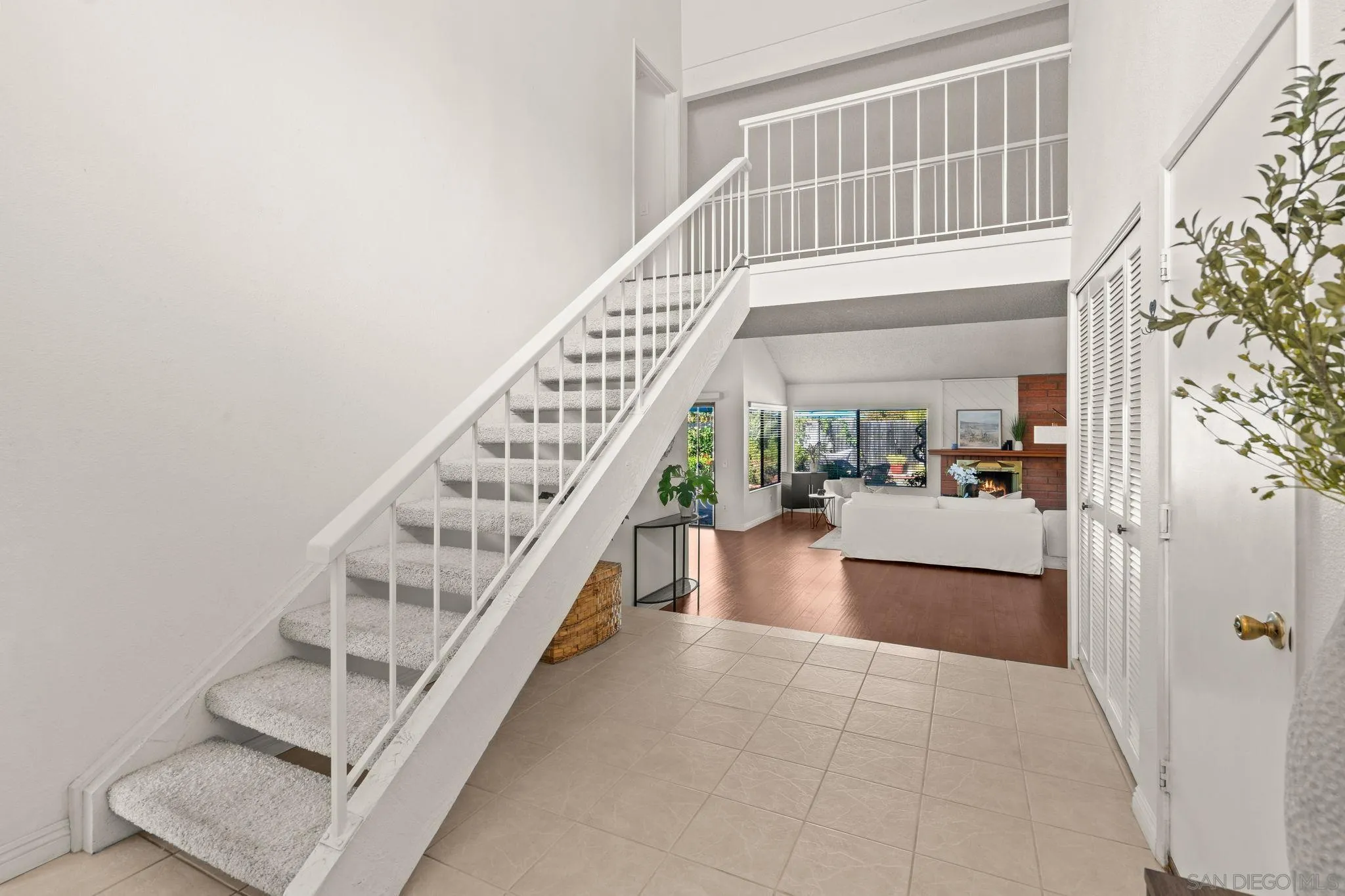 3544 Paseo Salamoner La Mesa, CA 91941 - Photo 31 of 45 a view of entryway and hall