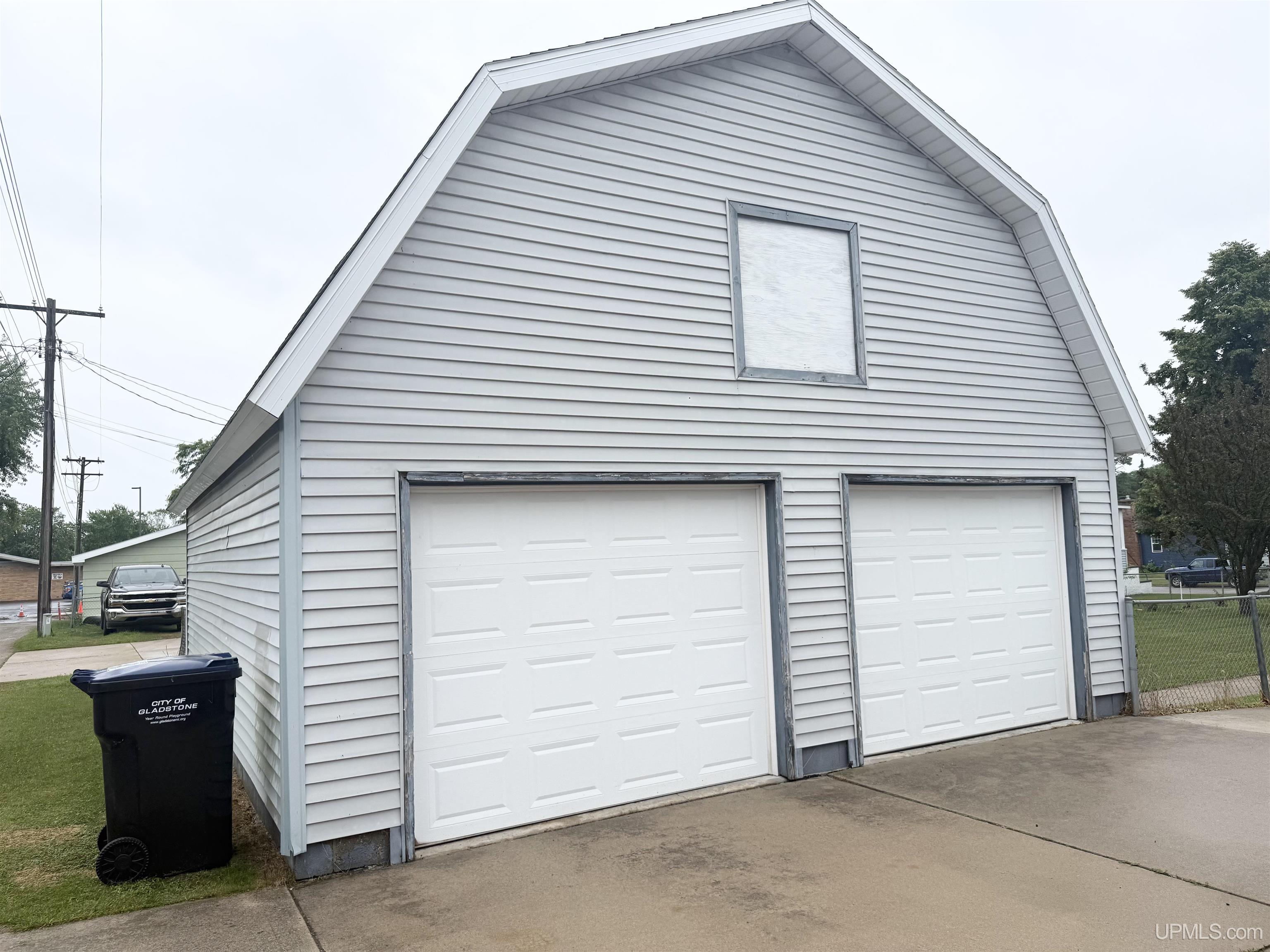 1112 Montana Avenue Gladstone, MI 49837 - Photo 2 of 4