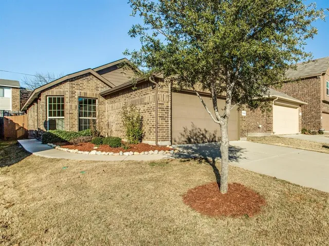$1,795 | 1325 Briarwood Drive, Azle, TX 76020
