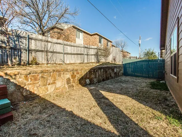 $1,795 | 1325 Briarwood Drive, Azle, TX 76020