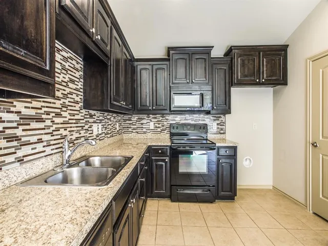 $1,795 | 1325 Briarwood Drive, Azle, TX 76020