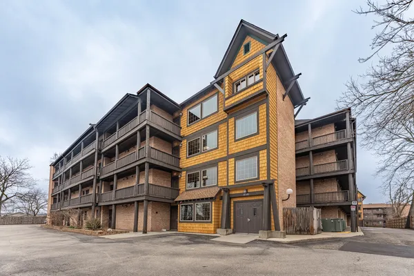 $200,000 | 450 North Main Street, Unit S407A, Wauconda, IL 60084