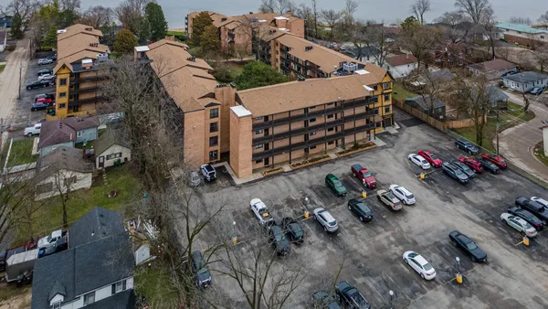 $200,000 | 450 North Main Street, Unit S407A, Wauconda, IL 60084