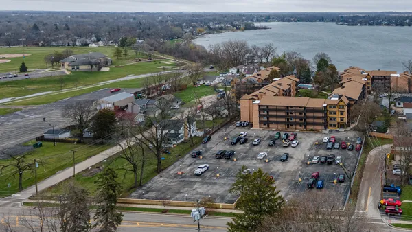 $200,000 | 450 North Main Street, Unit S407A, Wauconda, IL 60084