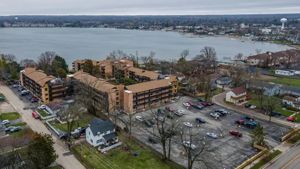 $200,000 | 450 North Main Street, Unit S407A, Wauconda, IL 60084