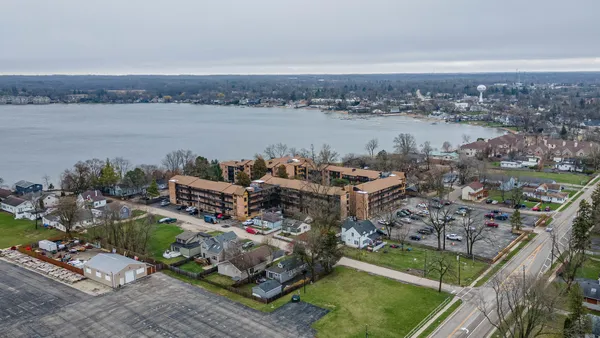 $200,000 | 450 North Main Street, Unit S407A, Wauconda, IL 60084