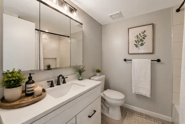 $200,000 | 450 North Main Street, Unit S407A, Wauconda, IL 60084