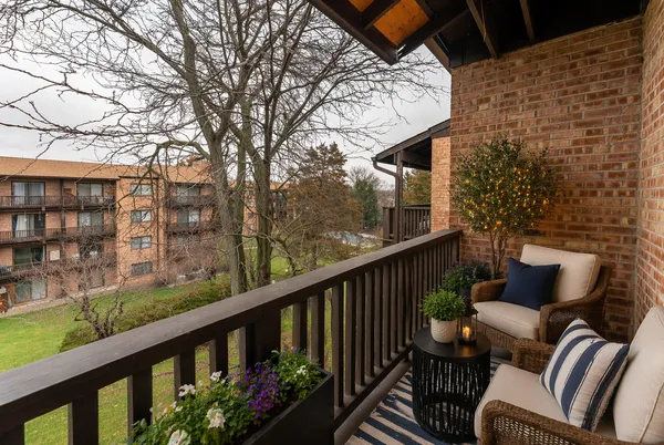 $200,000 | 450 North Main Street, Unit S407A, Wauconda, IL 60084