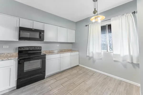 $200,000 | 450 North Main Street, Unit S407A, Wauconda, IL 60084