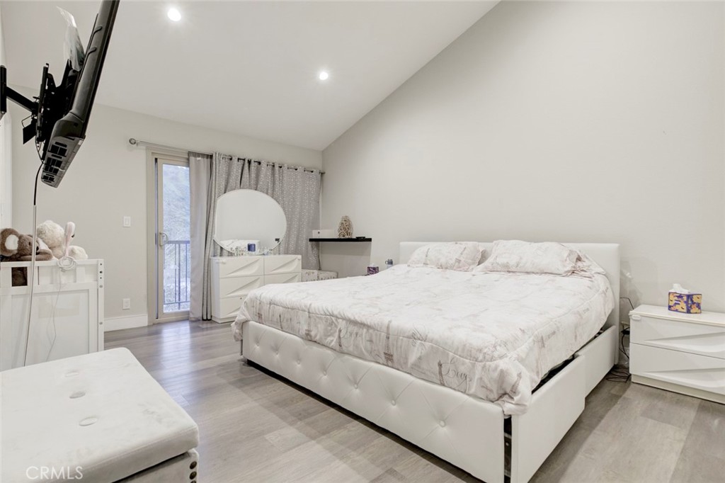 1881 Alpha Road, Unit 17 Glendale, CA 91208 - Photo 17 of 41