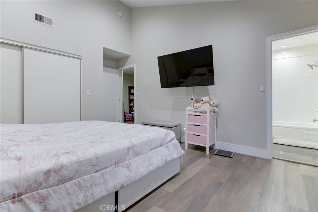 1881 Alpha Road, Unit 17 Glendale, CA 91208 - Photo 18 of 41