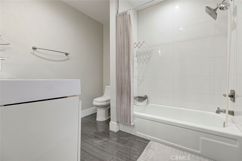 1881 Alpha Road, Unit 17 Glendale, CA 91208 - Photo 19 of 41