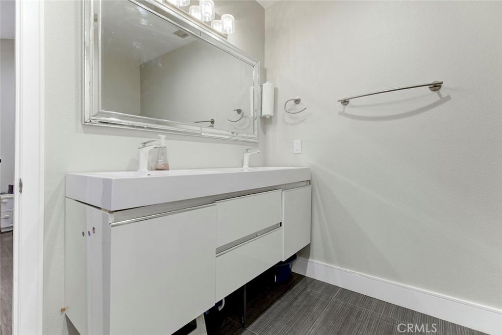 1881 Alpha Road, Unit 17 Glendale, CA 91208 - Photo 20 of 41