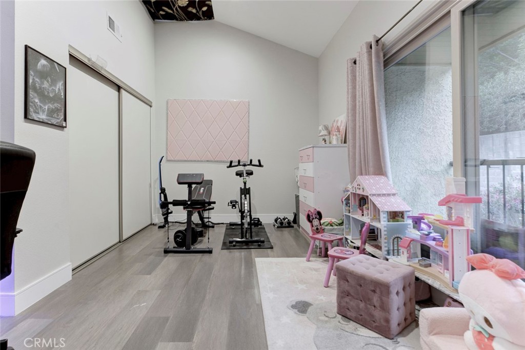 1881 Alpha Road, Unit 17 Glendale, CA 91208 - Photo 21 of 41