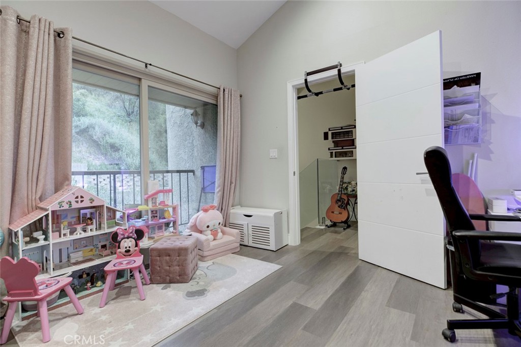 1881 Alpha Road, Unit 17 Glendale, CA 91208 - Photo 22 of 41