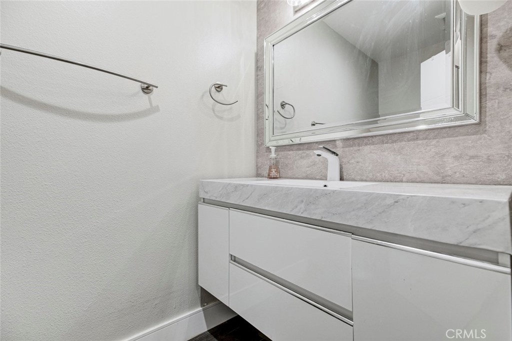 1881 Alpha Road, Unit 17 Glendale, CA 91208 - Photo 24 of 41