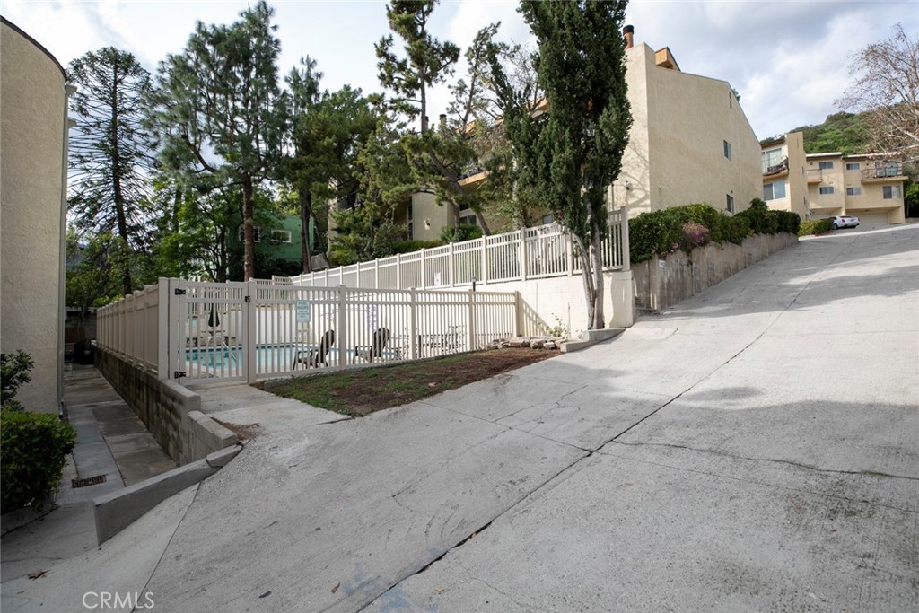 1881 Alpha Road, Unit 17 Glendale, CA 91208 - Photo 29 of 41