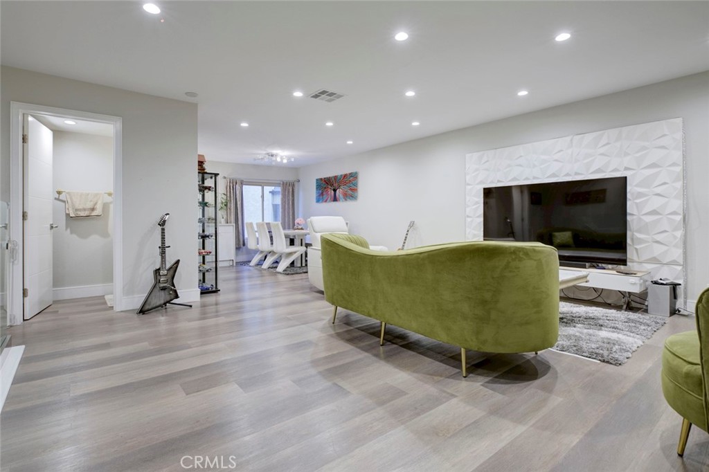 1881 Alpha Road, Unit 17 Glendale, CA 91208 - Photo 3 of 41