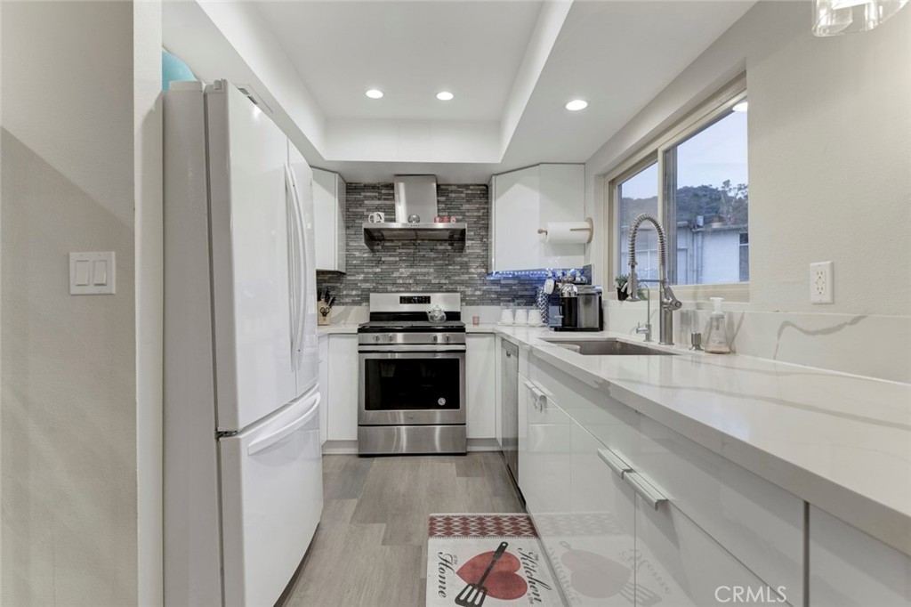 1881 Alpha Road, Unit 17 Glendale, CA 91208 - Photo 7 of 41