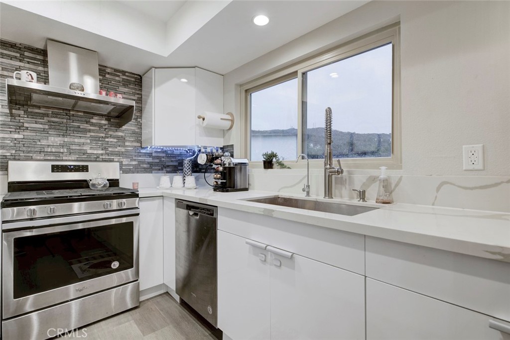 1881 Alpha Road, Unit 17 Glendale, CA 91208 - Photo 8 of 41