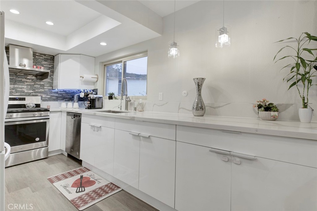 1881 Alpha Road, Unit 17 Glendale, CA 91208 - Photo 10 of 41