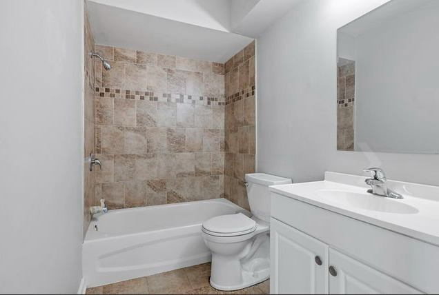 547 Regent Road University Park, IL 60484 - Photo 12 of 14 a bathroom with a sink a toilet and a bathtub