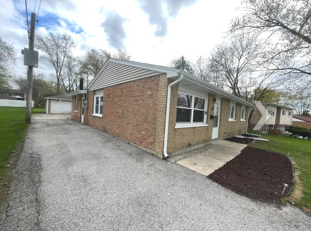 547 Regent Road University Park, IL 60484 - Photo 13 of 14 a view of a house with a yard and large tree