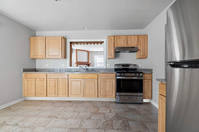 547 Regent Road University Park, IL 60484 - Photo 6 of 14 a kitchen with granite countertop a sink stove and refrigerator