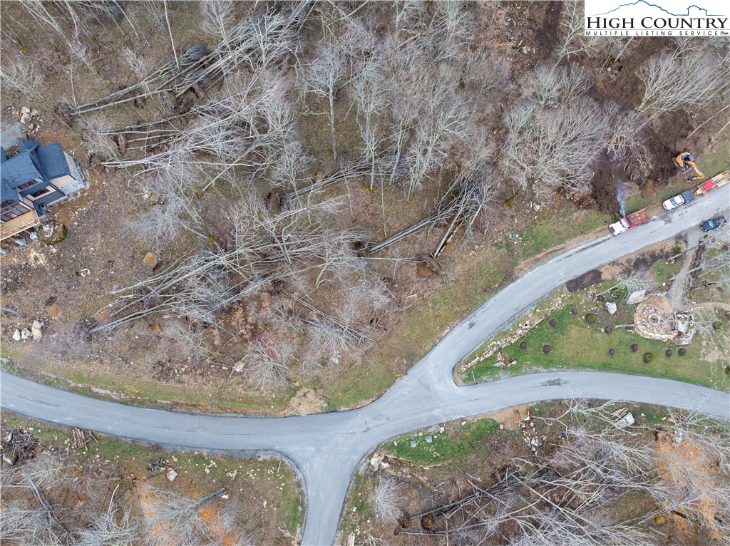 80 Lands End Trail Banner Elk, NC 28604 - Photo 4 of 31 a view of entryway with a yard
