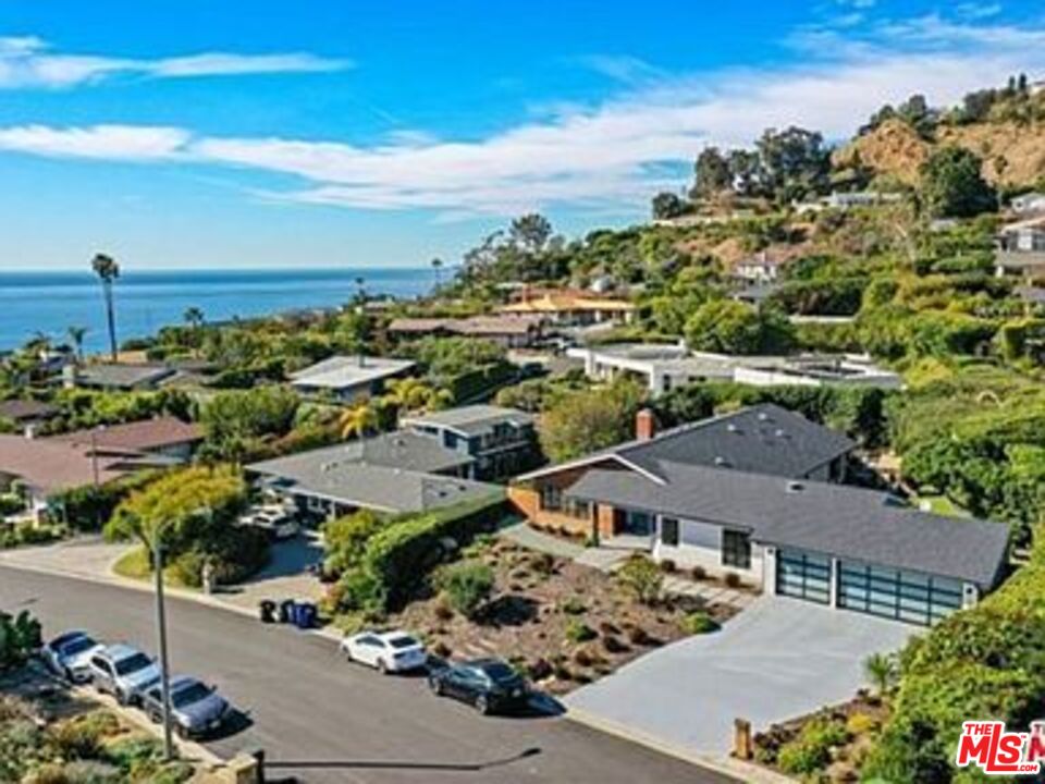 Roca Chica Drive Malibu, CA 90265 - Photo 33 of 34 a view of a city