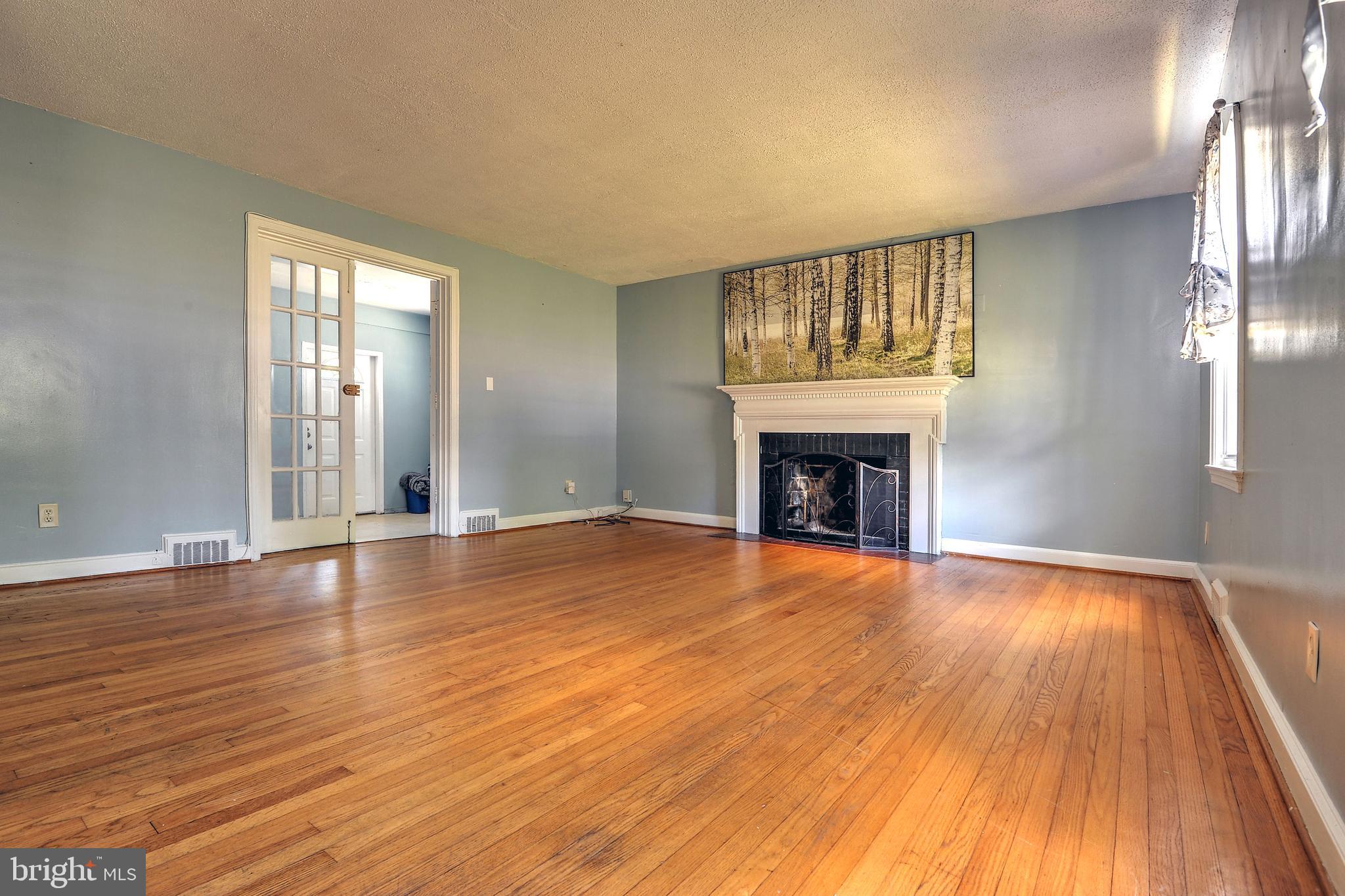 8016 Old Georgetown Road Bethesda, MD 20814 - Photo 6 of 36 Livingroom