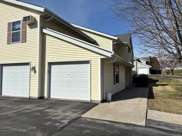 $184,900 | 364 Minz Park Circle, Unit 3, West Bend, WI 53095