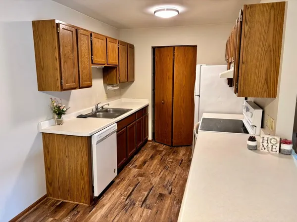 $184,900 | 364 Minz Park Circle, Unit 3, West Bend, WI 53095