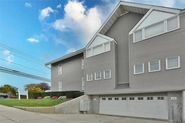 $775,000 | 142 I U Willets Road, Albertson, NY 11507