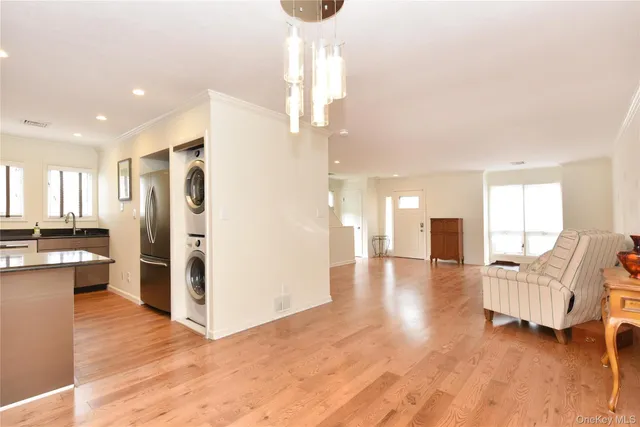 $775,000 | 142 I U Willets Road, Albertson, NY 11507