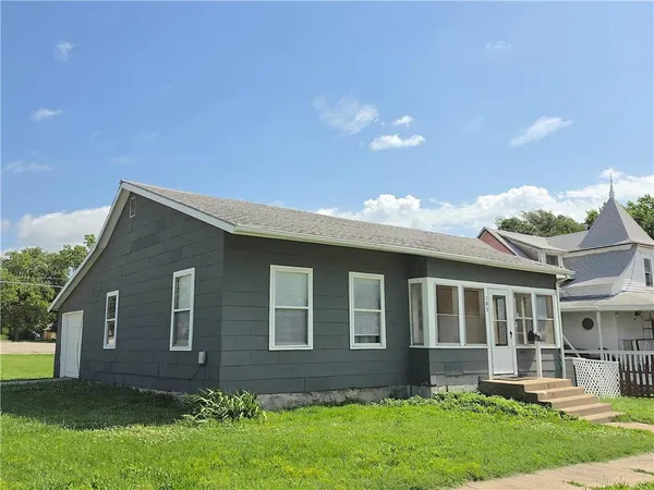 $160,000 | 103 East 3rd Avenue, Garnett, KS 66032