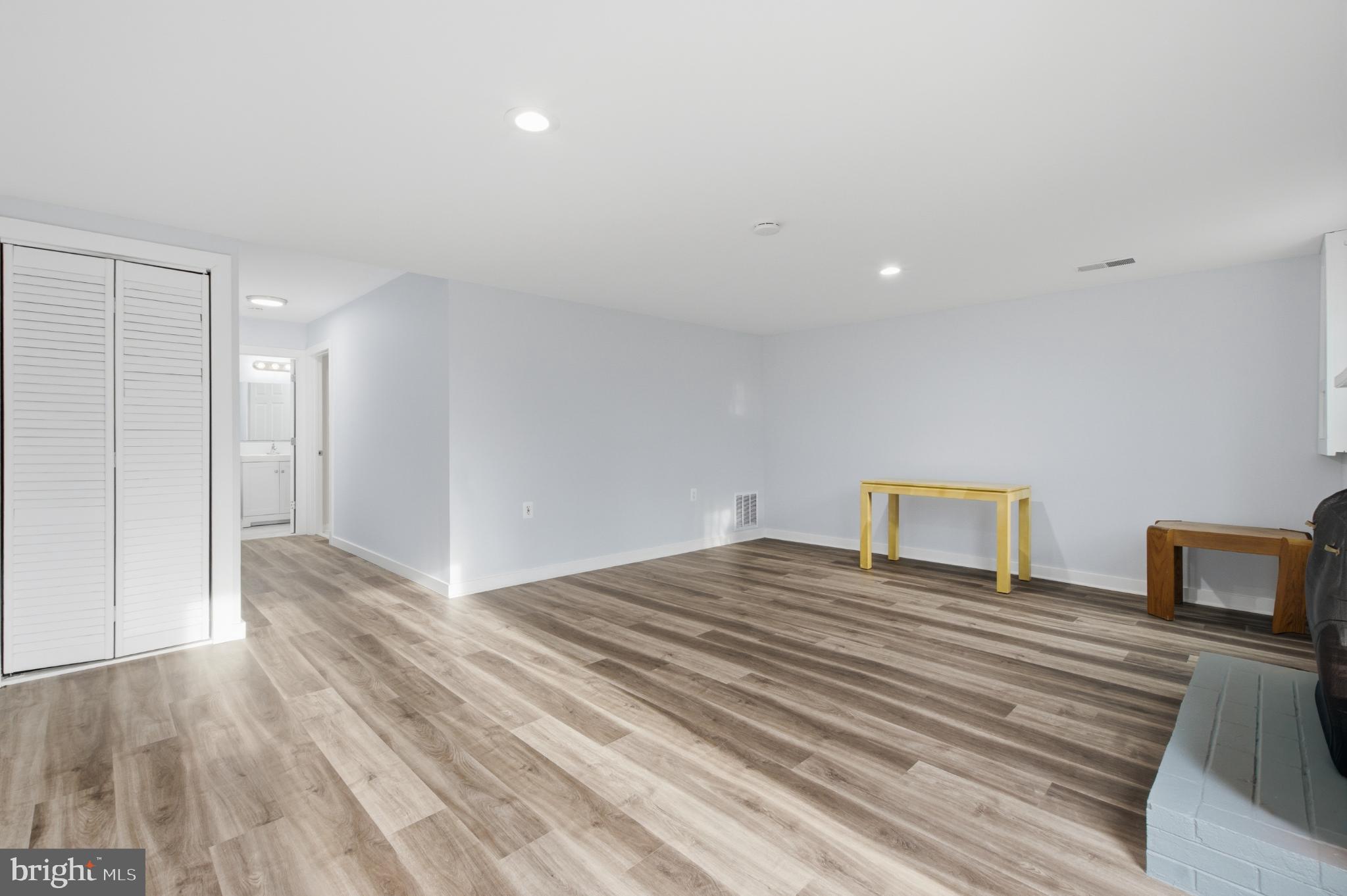 2917 Seminole Road Woodbridge, VA 22192 - Photo 5 of 44 Spacious, versatile room with modern flooring.