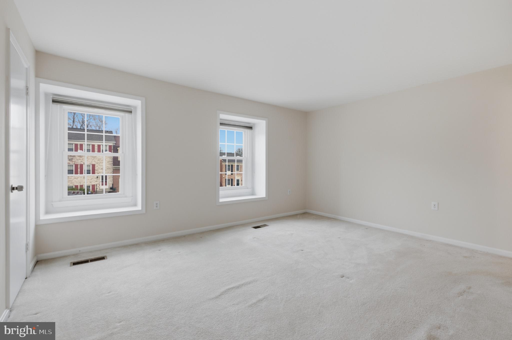 2917 Seminole Road Woodbridge, VA 22192 - Photo 10 of 44 Bright and airy room with large windows.