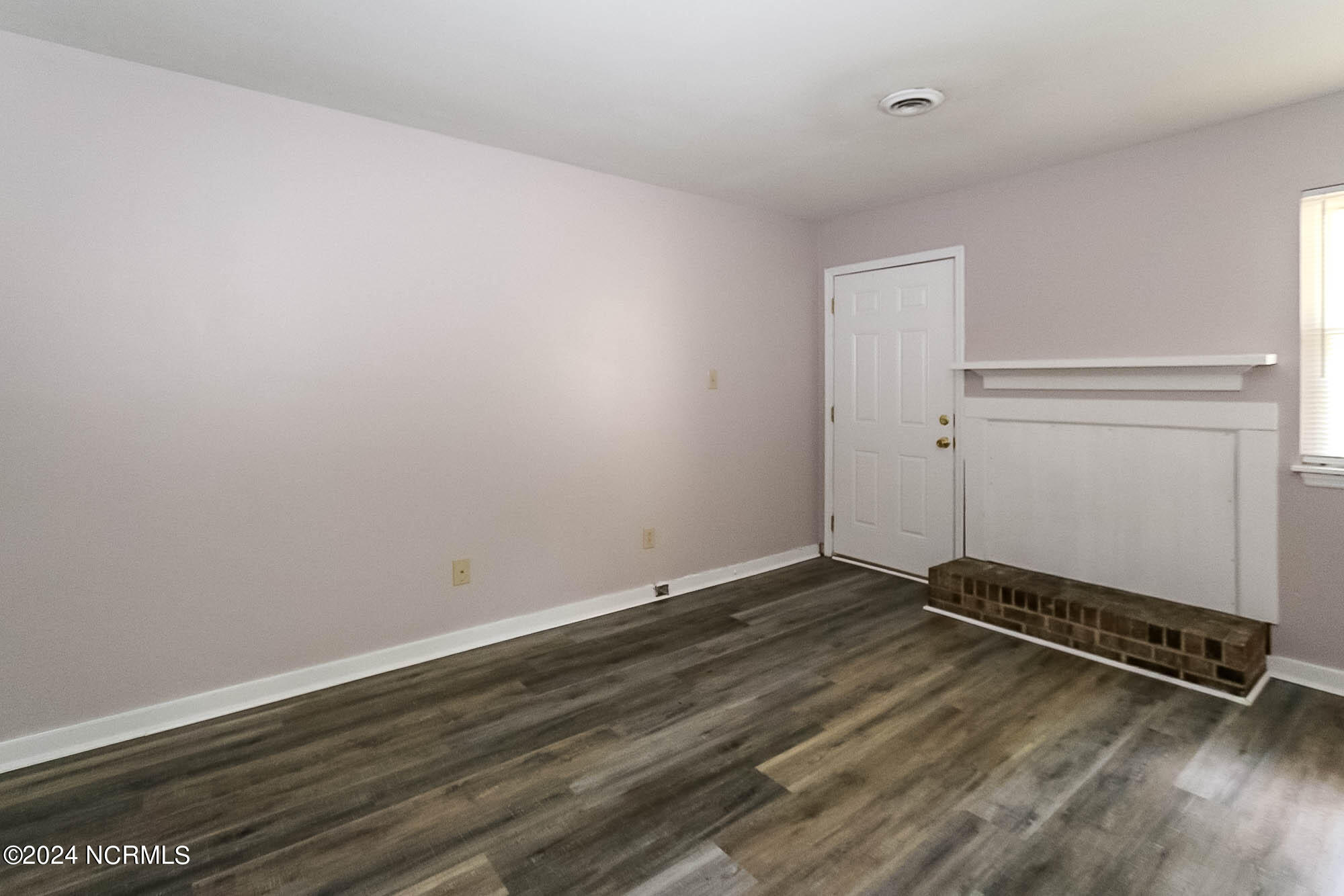 201 Shipman Road, Unit D15 Havelock, NC 28532 - Photo 3 of 10 IMG_4079