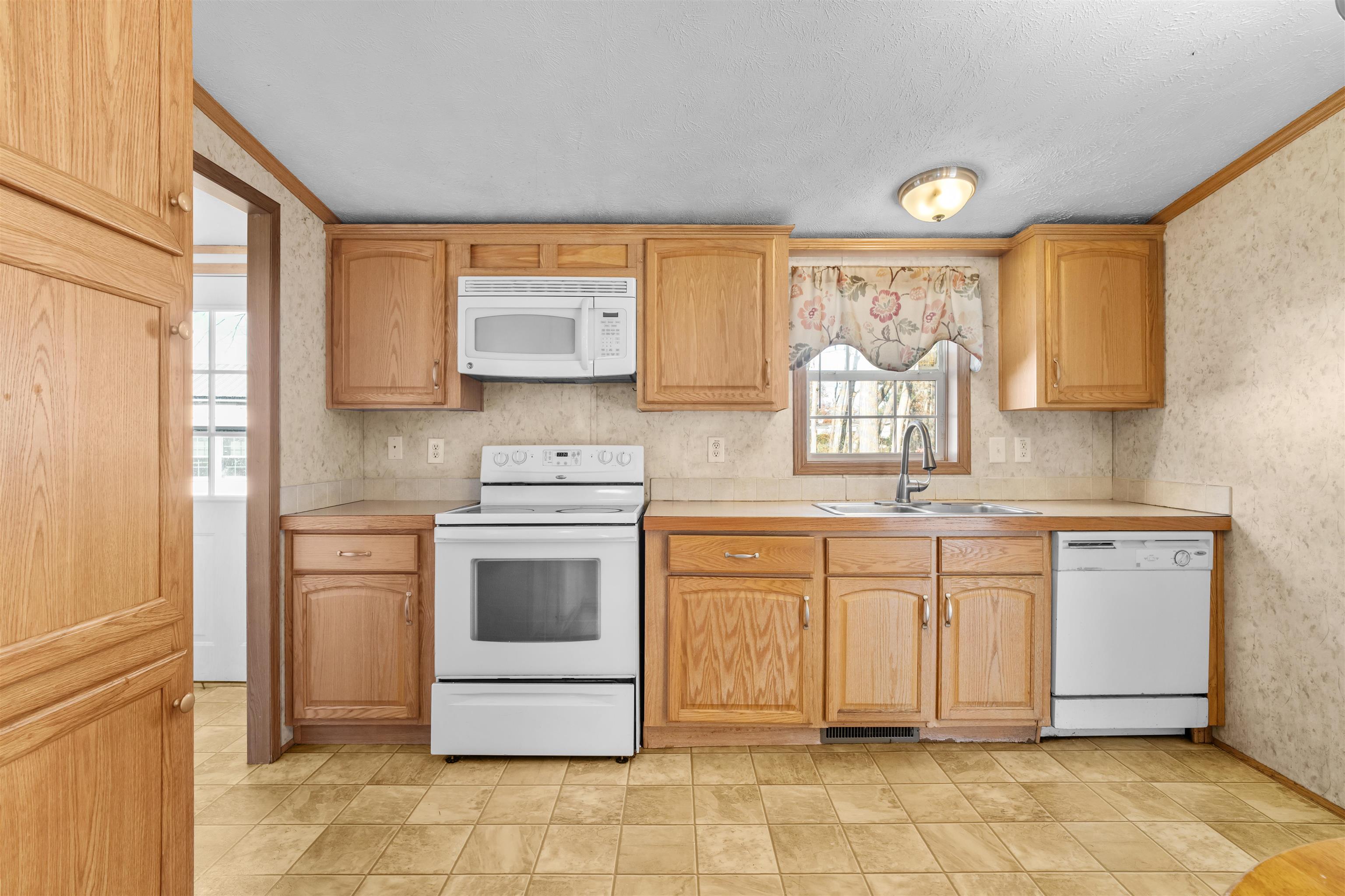 8 Perimeter Drive Rochester, NH 03867 - Photo 2 of 28