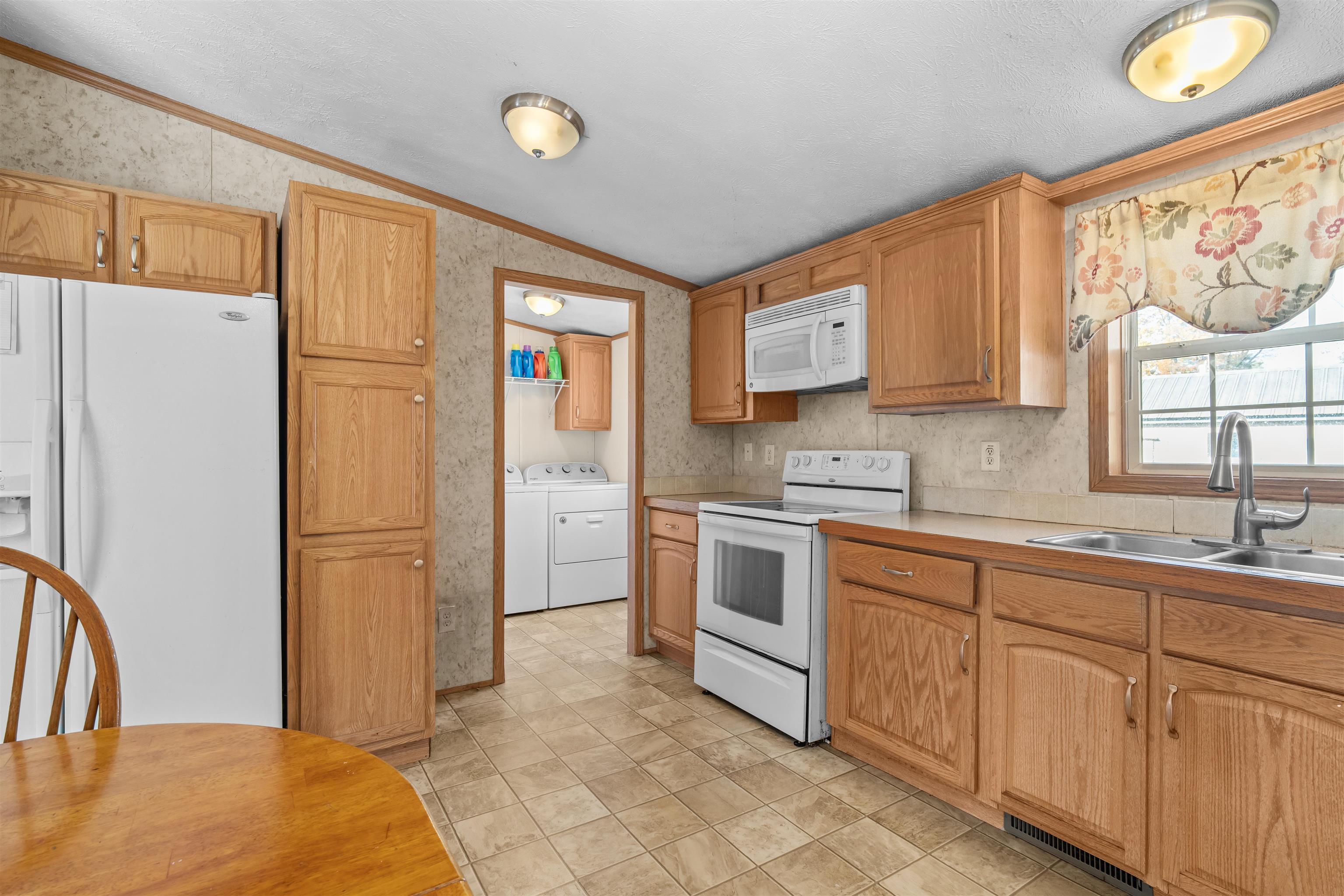 8 Perimeter Drive Rochester, NH 03867 - Photo 3 of 28