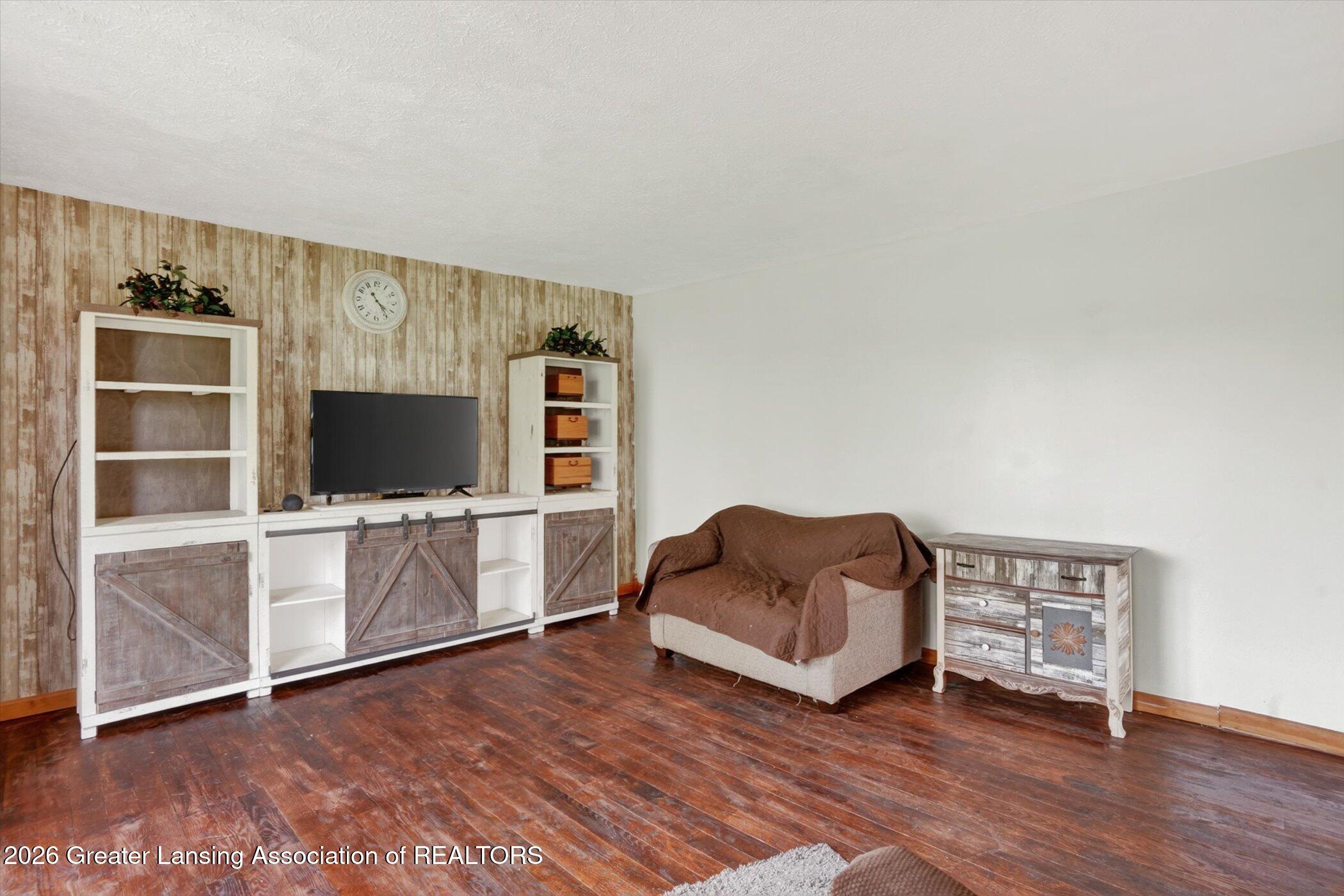 6834 North Wacousta Road Fowler, MI 48835 - Photo 10 of 51 10-6834-N-Wacousta-Rd-WindowStill-Photog