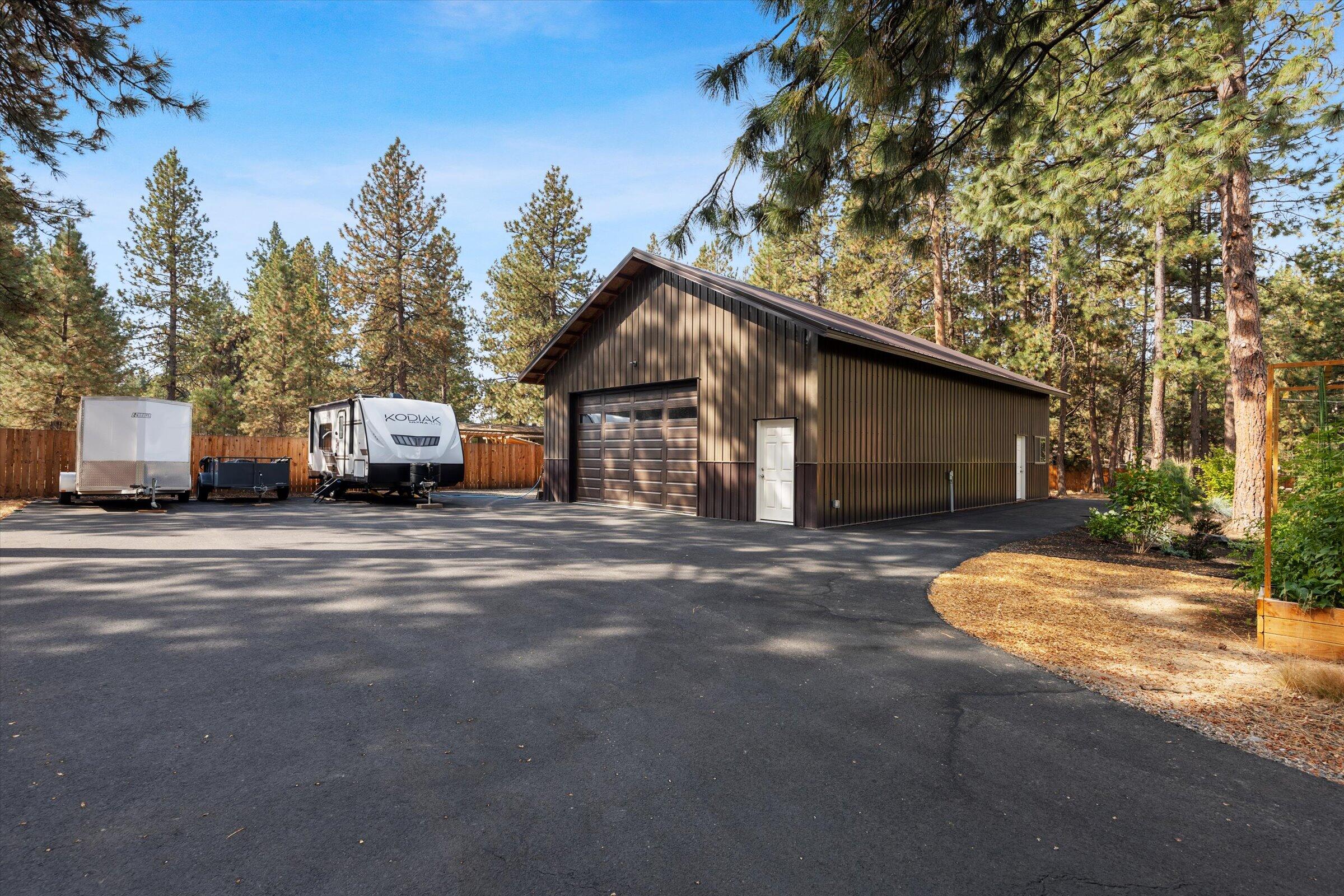 18975 Choctaw Road Bend, OR 97702 - Photo 7 of 56 83-IMG_3575