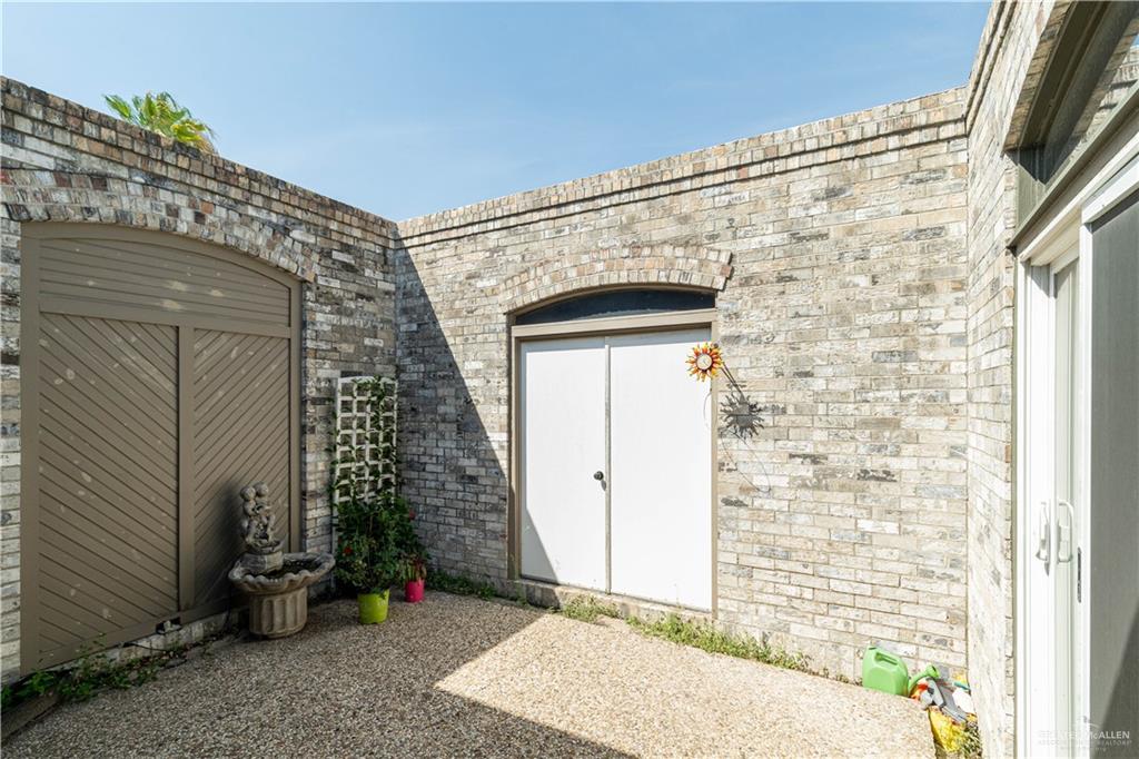 1002 North Border Avenue Weslaco, TX 78596 - Photo 8 of 19